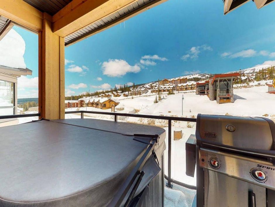 Penthouse Floor - Beautiful Views - 5 star ski in/out - Timbers 405
