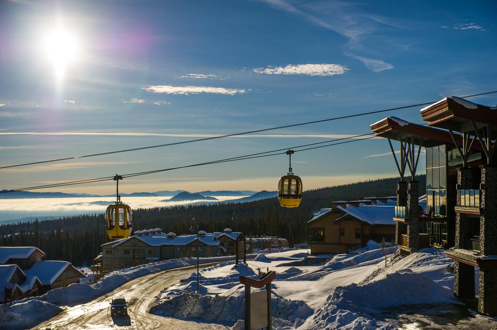 Lara's Gondola on a blue-skies day at Big White Ski Resort